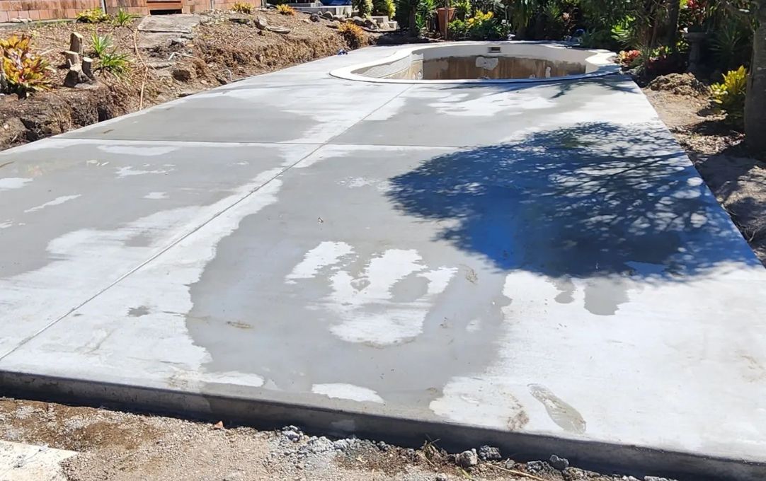 concreting around pool Gold Coast concreting around pool Gold Coast